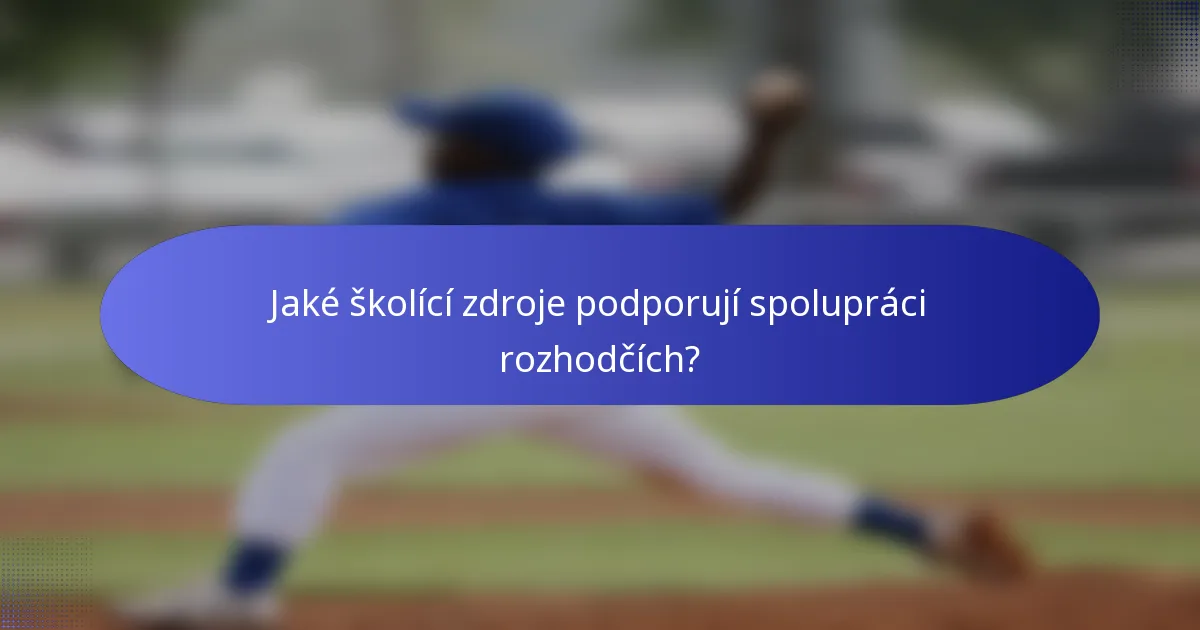 Jaké školící zdroje podporují spolupráci rozhodčích?